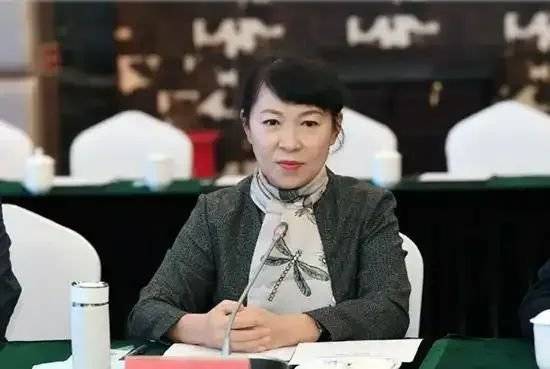 皇冠信用网在线注册
_正部级美女大员被查！千万华服堆满多套住宅皇冠信用网在线注册
，化妆团队提前数小时待命~