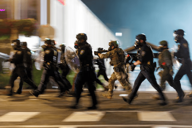 皇冠信用網需要押金吗_特朗普下令出兵波特兰：必要时可动用全部武力
