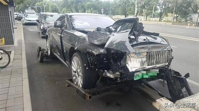 皇冠信用网怎么租_知名车评人陈震开劳斯莱斯发生车祸？交警：事故发生在下午3时许皇冠信用网怎么租，正处理中