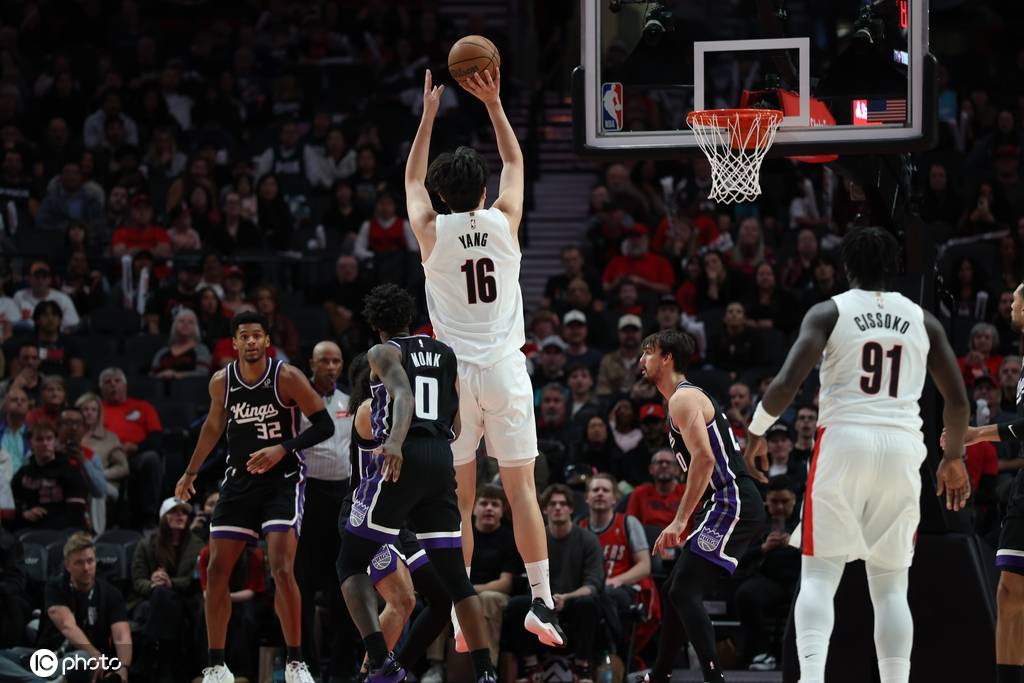 皇冠信用網哪里申请
_季前赛-杨瀚森16+4+3帽拉文19分 开拓者险胜国王