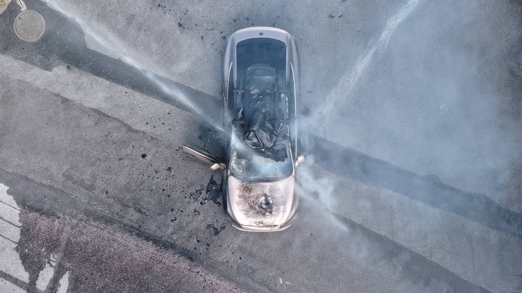 皇冠会员如何申请
_一辆蔚来牌轿车在大理一景区外起火皇冠会员如何申请
，一家四口撤离及时无伤亡