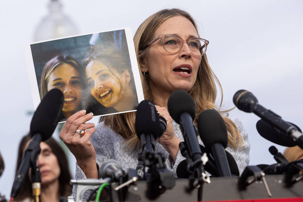 皇冠信用网开户
_释新闻｜性侵受害者怒批“整个体制”皇冠信用网开户
，公布爱泼斯坦文件如何影响特朗普？