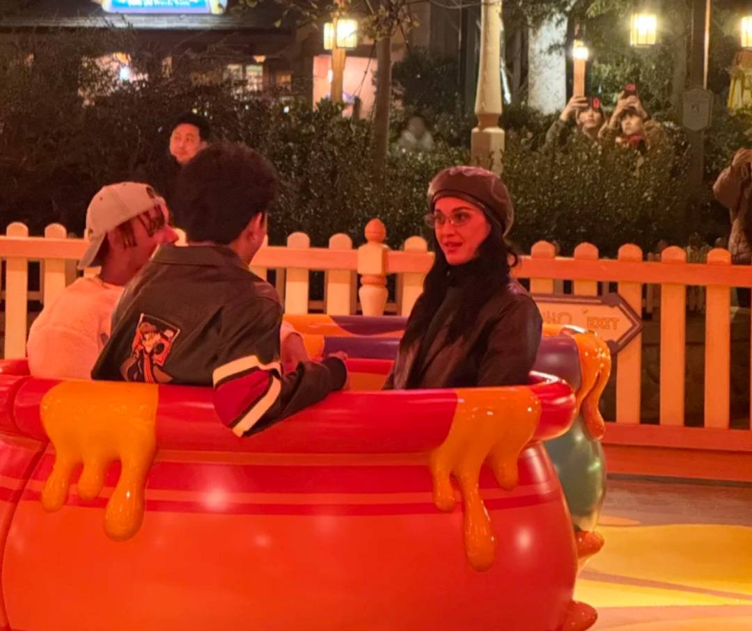 皇冠信用網怎么开通
_知名女歌手在上海迪士尼被偶遇皇冠信用網怎么开通
，见证求婚！“一时不知道谁更幸福”