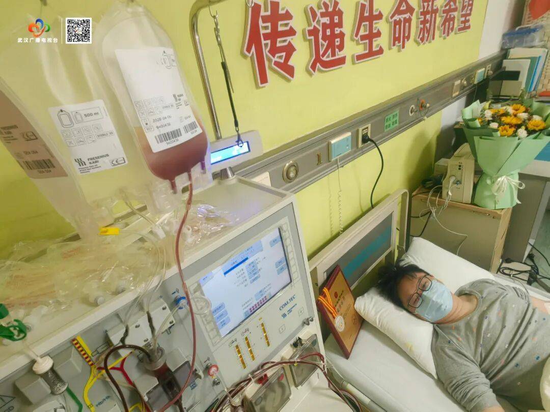 排球
_今天排球
，25岁武汉小伙与5岁陌生女孩千里“结缘”！