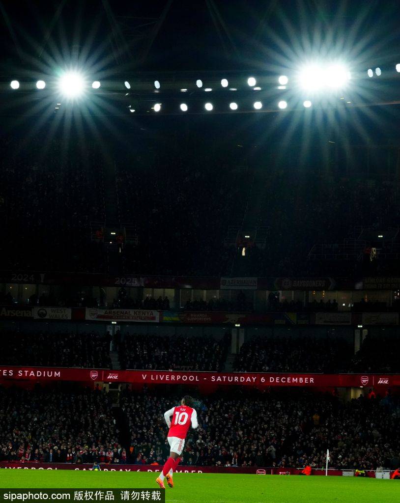 ‌荷兰足球_硬汉！国安足协杯夺冠后‌荷兰足球，侯森在场边默默处理嘴部伤口