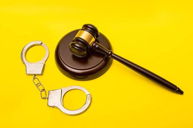 伊朗足球_女子婚后第2年出轨伴郎并生育孩子、公开举办满月宴伊朗足球，二人双双获刑