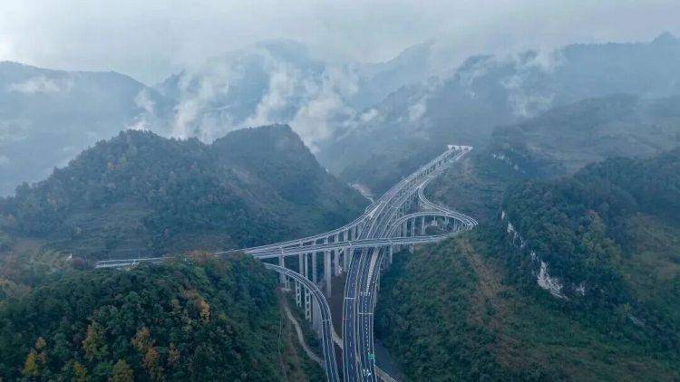 皇冠足球平台代理_渝湘复线高速本月全线通车！重庆中心城区⇄酉阳皇冠足球平台代理，车程缩短约60分钟