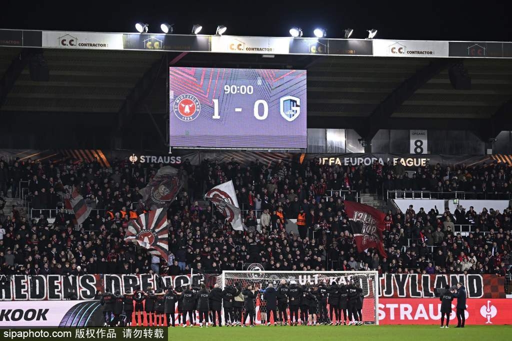 皇冠足球平台申请
_国少输给日本皇冠足球平台申请
,毛剑卿直言:踢不到球就踢人!