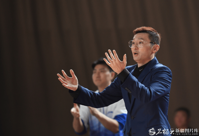 皇冠信用怎么租_刘炜个人原因返回乌鲁木齐 姜正秀暂掌新疆教鞭