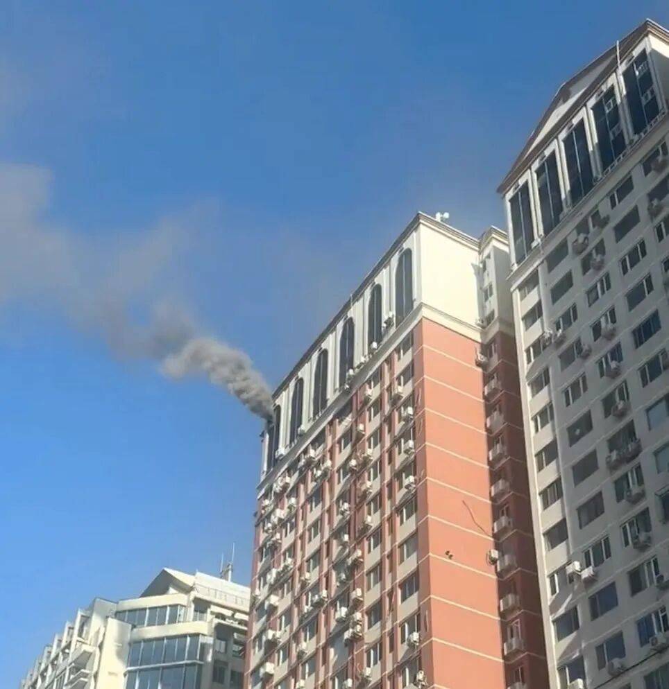 皇冠信用网申请_北京一小区21层发生火灾!同一户内相邻房间皇冠信用网申请,有人昏迷有人毫发无伤