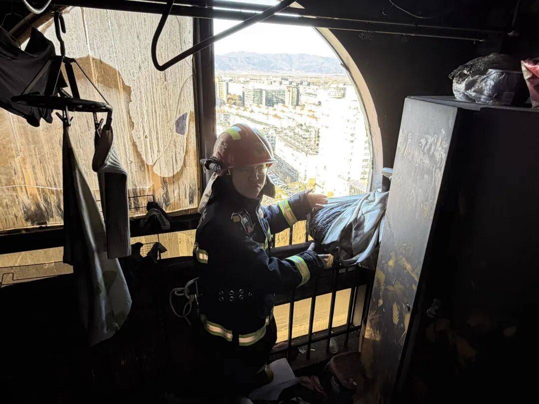 皇冠信用网申请_北京一小区21层发生火灾!同一户内相邻房间皇冠信用网申请,有人昏迷有人毫发无伤