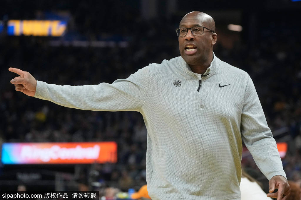 皇冠足球管理平台出租_桂·桑托斯为勇士开启皇冠足球管理平台出租了意外的德雷蒙德·格林交易之门