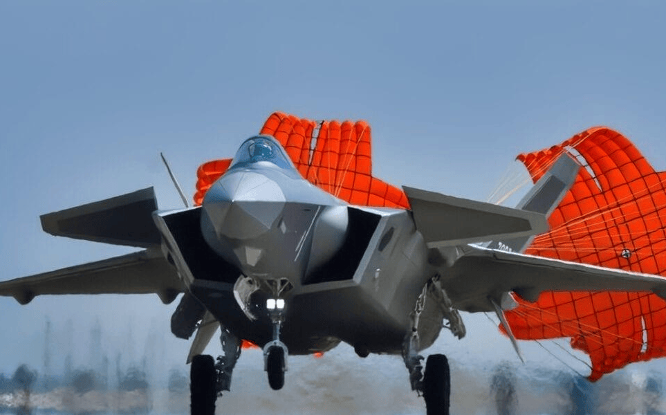 皇冠信用盘会员开户
_伊朗还没投降皇冠信用盘会员开户
,美媒就迫不及待宣布:F22和F35“领先”歼20和歼35