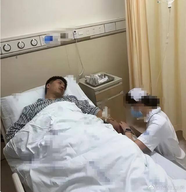 皇冠信用网注册开通_张雪峰被传心脏骤停正在抢救皇冠信用网注册开通，3年前曾因胸闷心悸住院；其社交平台账号下午仍在更新，今日直播全部中断