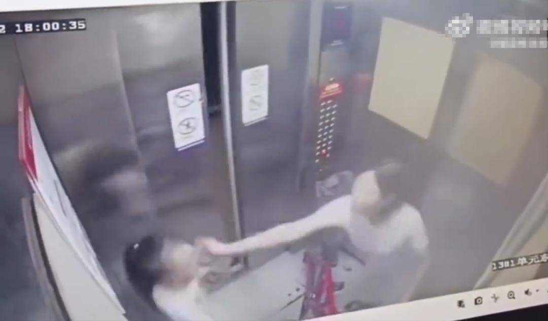 皇冠信用网体育
_陕西9岁女孩电梯内夸自行车漂亮皇冠信用网体育
,伸手摸了下车把,遭女车主掌掴致脸部红肿