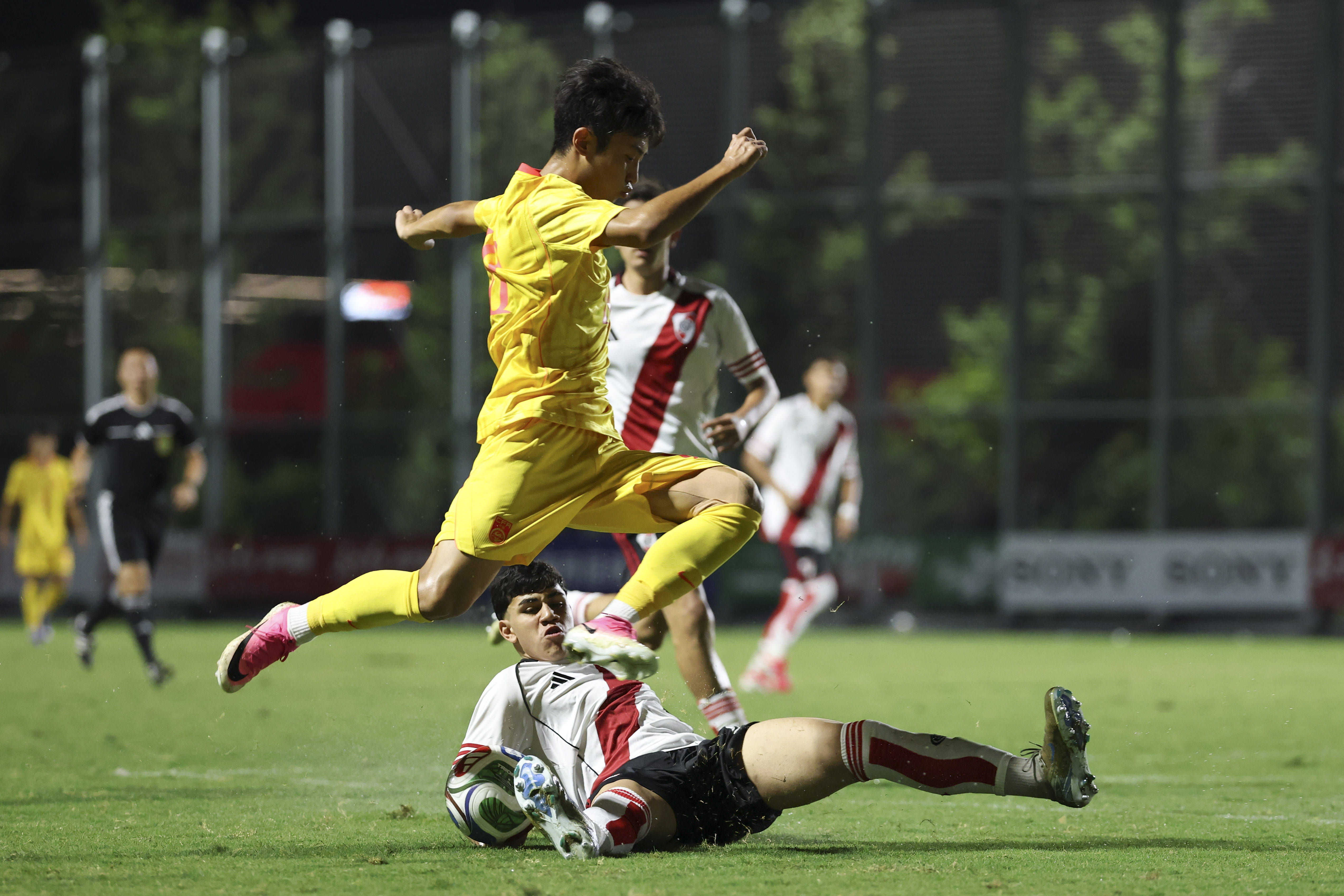 皇冠信用网会员申请_挺进决赛皇冠信用网会员申请！U17国足点球3-1河床U17 将再战阿森纳