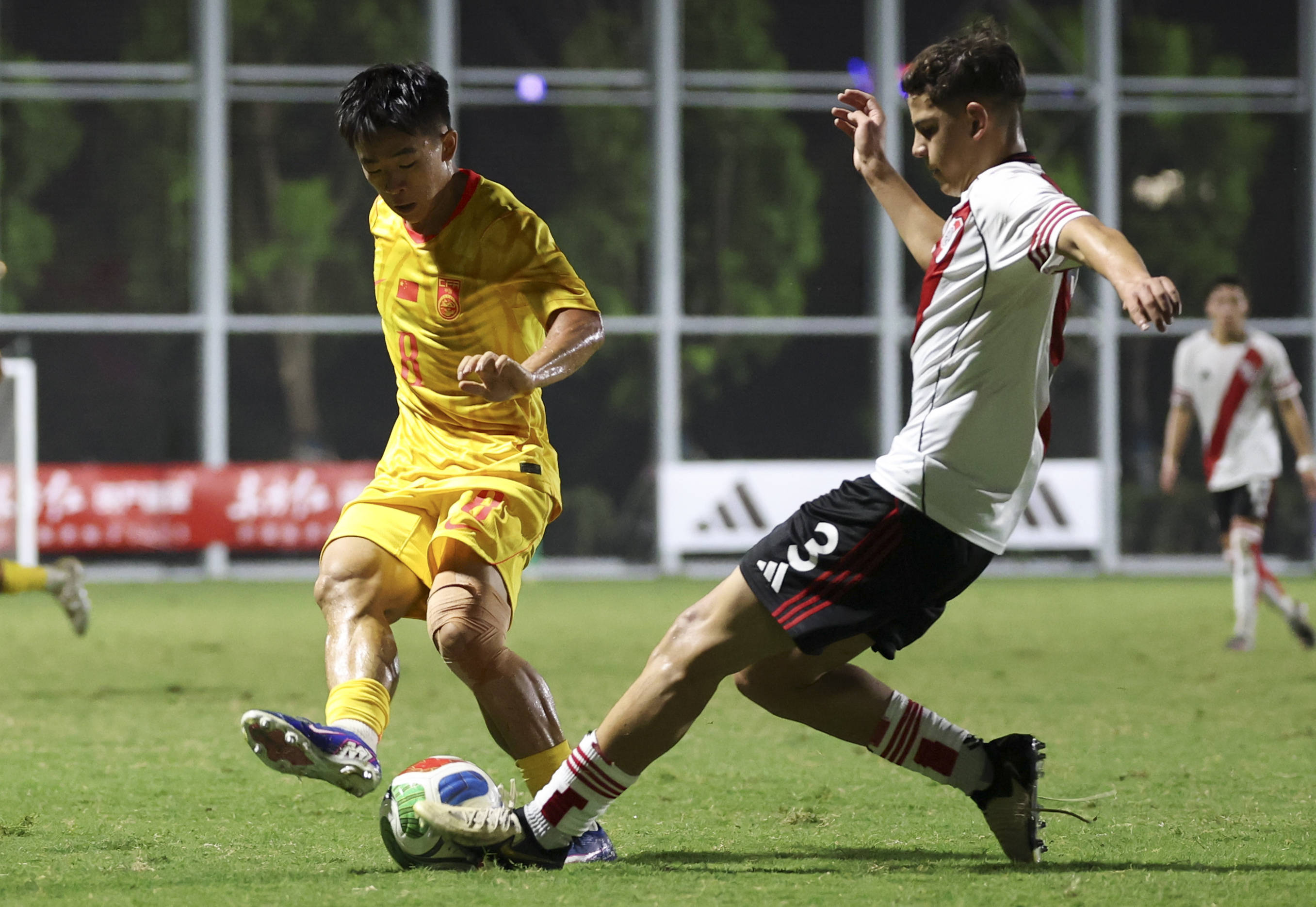 皇冠信用网会员申请_挺进决赛皇冠信用网会员申请！U17国足点球3-1河床U17 将再战阿森纳