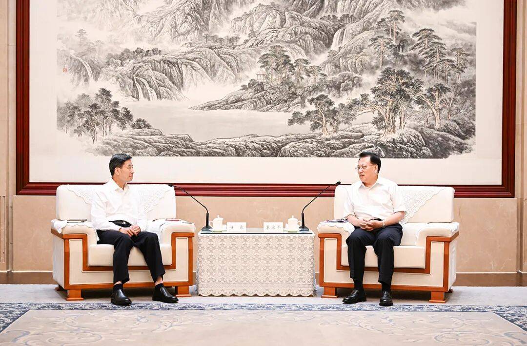 皇冠足球平台在哪里注册_袁家军会见四川大学党委书记甘霖、校长汪劲松一行
