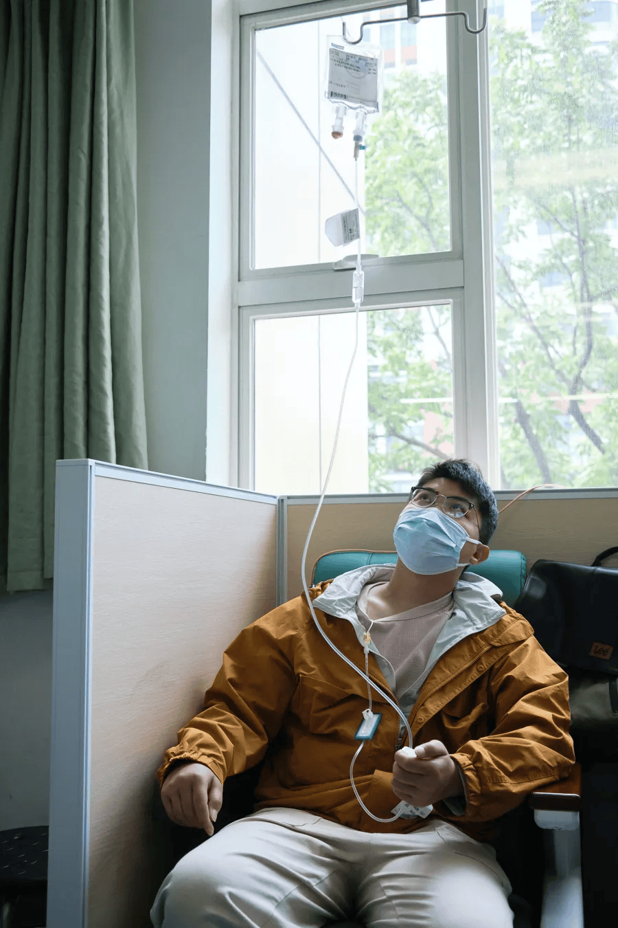 世界杯皇冠平台_24岁中山大学博士确诊胃癌晚期世界杯皇冠平台，已化疗25次，每14天需往返一次广州和昆明，街坊受触动捐3万元，老师和同学发声：安心养病，别怕麻烦我们