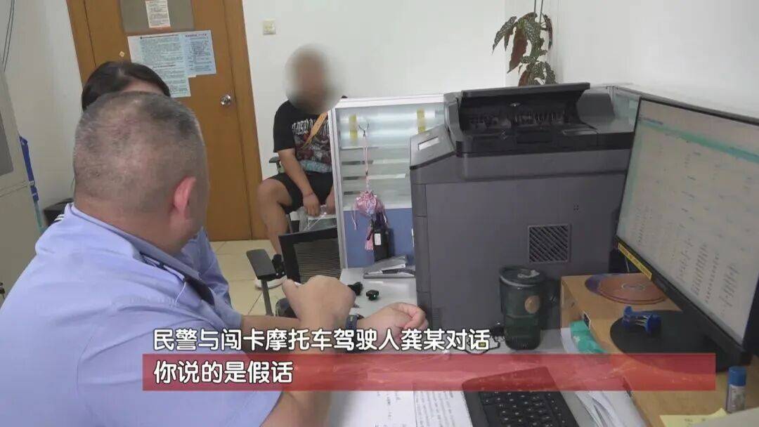 皇冠信用网在哪里开通_北京朝阳一“京A”摩托车骑手没戴头盔被拦皇冠信用网在哪里开通，开始配合，突然闯卡加速逃跑，警方一查竟发现……