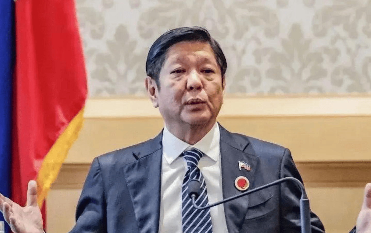 皇冠信用网正网_全面谈崩后皇冠信用网正网,菲不要中国贷款,马科斯出席金砖峰会,握紧莫迪的手