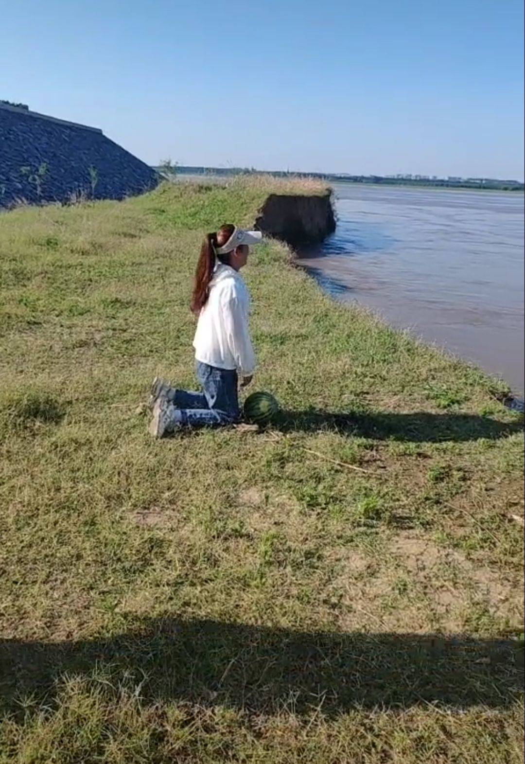 皇冠信用网足球代理_与男友在黄河边约会后失踪的女孩已找到皇冠信用网足球代理，遗体经尸检后已火化，警方审查认为现有证据无法证实犯罪事实发生，不予立案