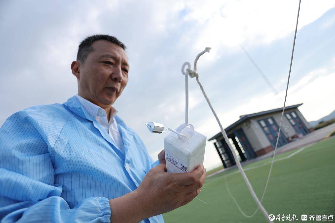 世界杯足球平台代理_拾光|几十年如一日世界杯足球平台代理，他准点放气球高空测天气
