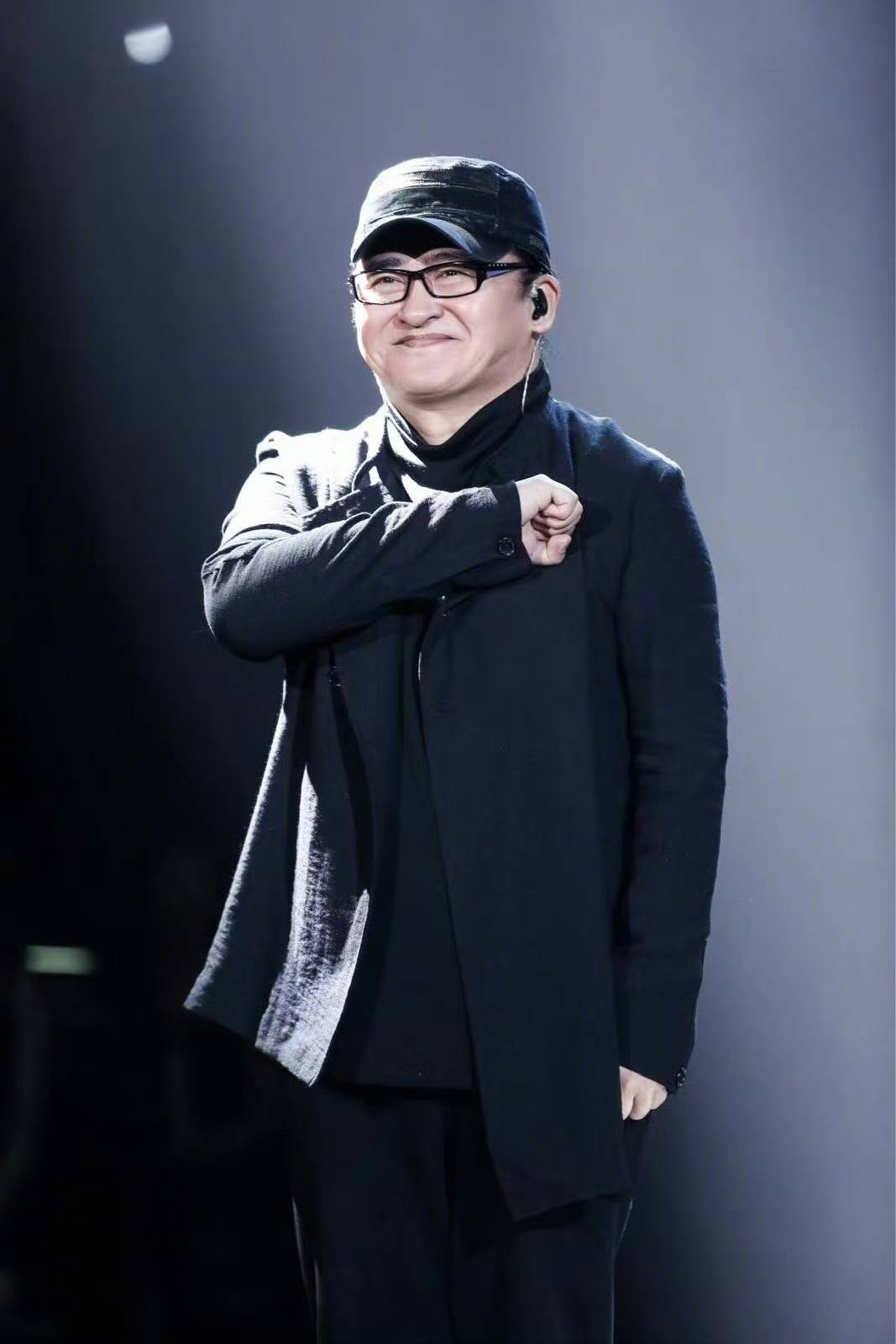 皇冠信用网登2代理申_多位文艺界人士透露:刘欢常跟人喝酒聊天到天亮皇冠信用网登2代理申,喝高了就会飙外语,23岁时刘欢从国际关系学院法语文学专业毕业,当歌手是“半路出家”
